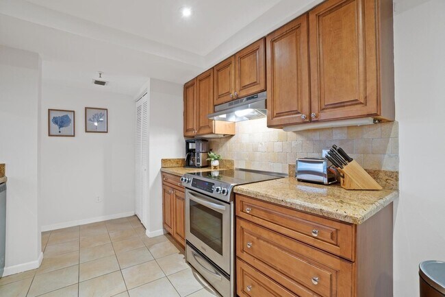 Building Photo - 950 Lavers Cir