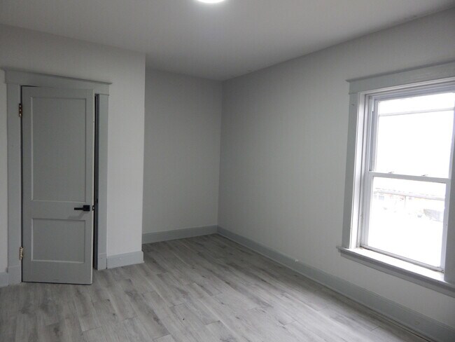 Building Photo - 303 Stone St