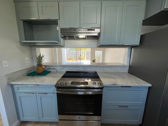 Building Photo - SECTION 8 OK! 2 level townhouse 3 Bedroom, 1 Bathroom Unit With 1 Parking Stall Available Now!