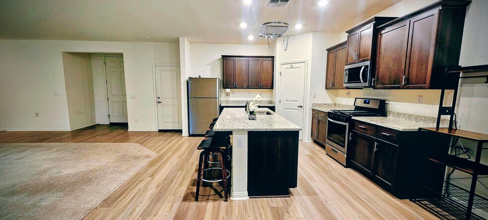 Building Photo - 10310 Spanish Moss Dr