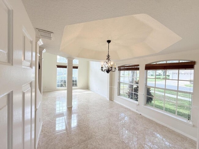 Building Photo - 8055 Glitter Ct