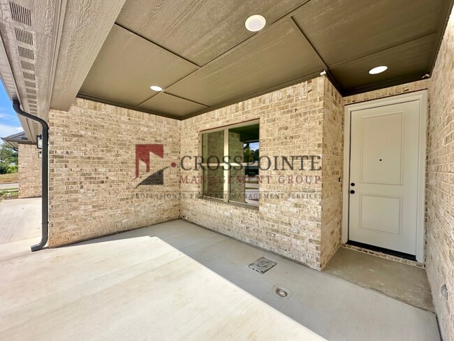 Building Photo - 2408 Henshaw Crk Dr