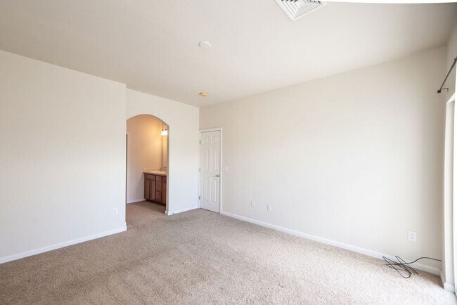 Building Photo - 2421 Owens Ave