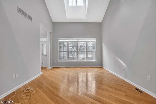 Building Photo - 48 Loft Dr