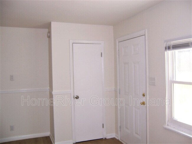 Building Photo - 3138 E Bradbury Ave
