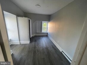 Building Photo - 2121 W 3rd St