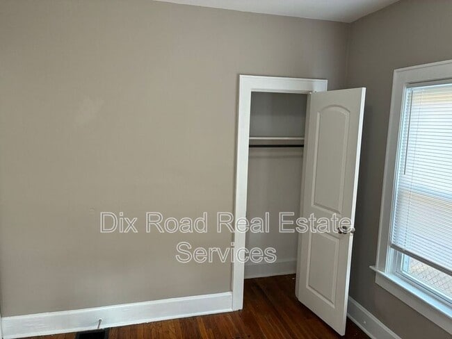 Building Photo - 2217 Winton St