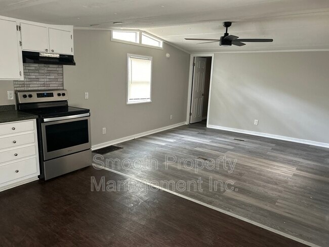 Building Photo - 191 E Oakfield Rd