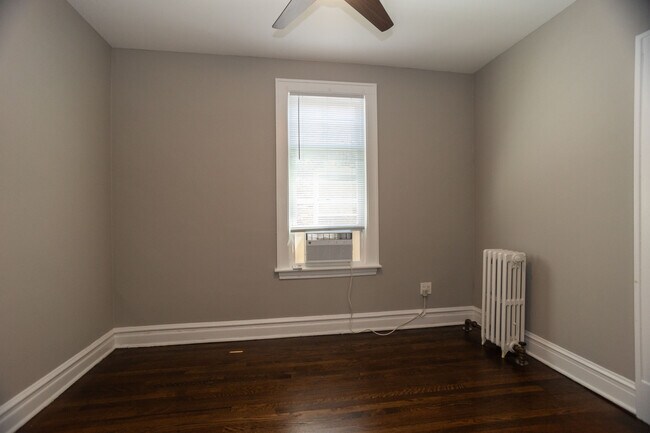 Building Photo - 2037 W Estes Ave