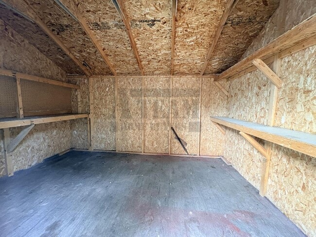 Building Photo - Beautifully updated 2-bedroom, 2-bathroom home