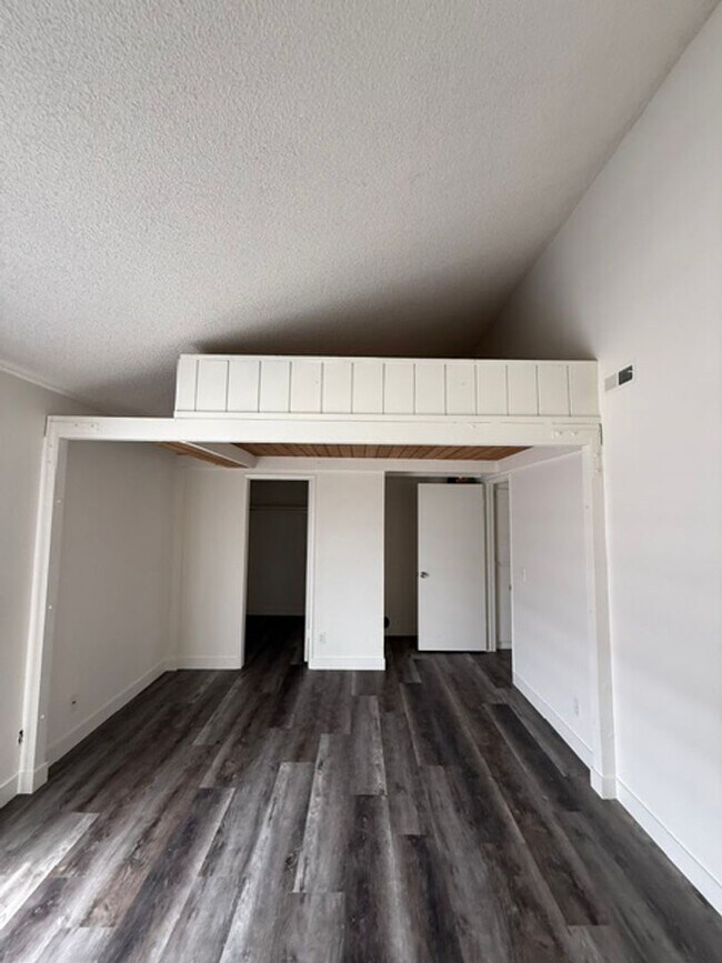 Building Photo - 1835 W 145th St