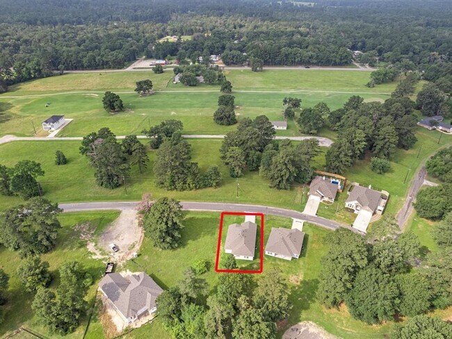 Building Photo - 46 Fairway Dr