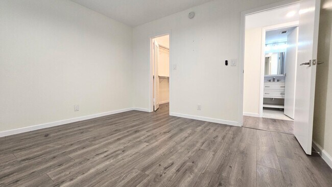 Building Photo - 3100 W Rolling Hills Cir