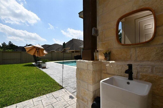 Building Photo - 99 N Bacopa Dr