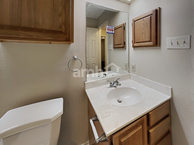 Building Photo - 874 Garden Cir