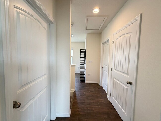 Building Photo - Perfect Home waiting for you! FULLY FURNISHED!