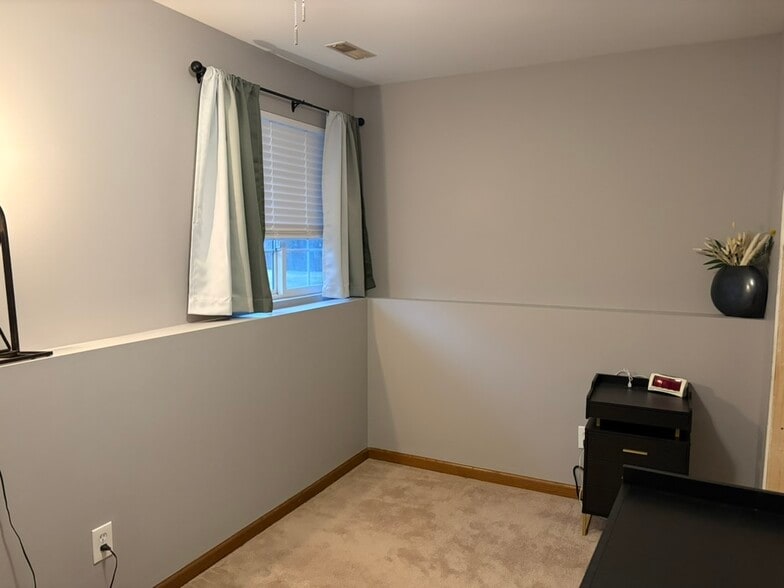 bedroom 3 - 701 Blackstone Ct