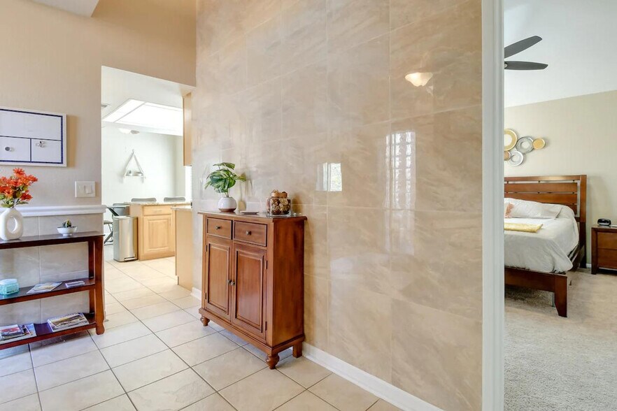 Building Photo - 16233 E Rosetta Dr