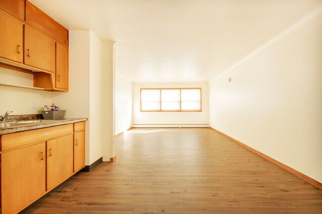 Primary Photo - Midtown Apartments