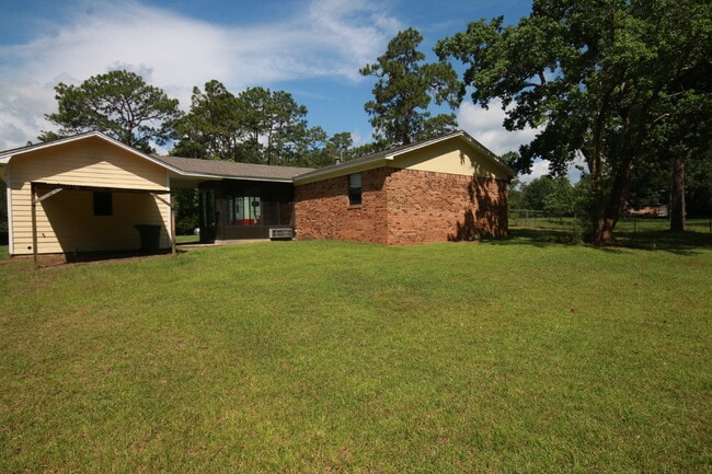 Building Photo - Peaceful Country Living Near UWF & Navy Fe...
