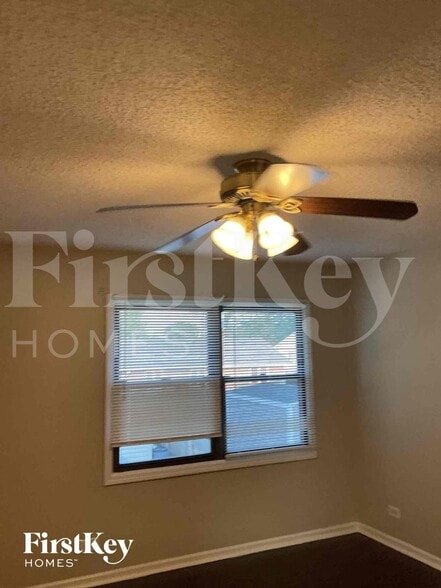 Building Photo - 16211 Fox Ct