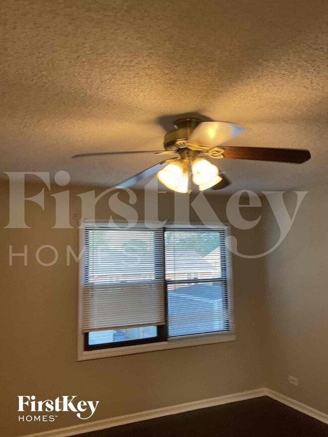 Building Photo - 16211 Fox Ct