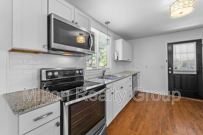 Building Photo - 93 W Hamer St