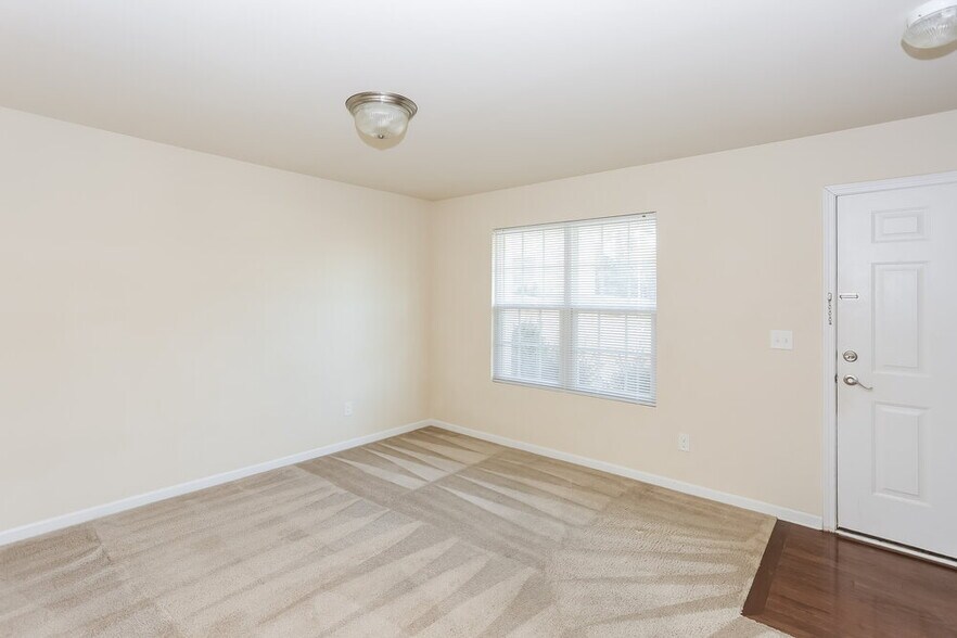 Building Photo - 164 Autumn Bluff Cir