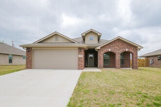 Building Photo - Like New Beautiful 3/2 Home in Gentry