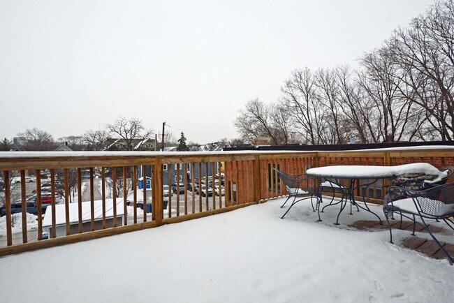 Building Photo - *$1,000 OFF Monthly Rent Through Summer!* Renovated 5-BR, 2-BA