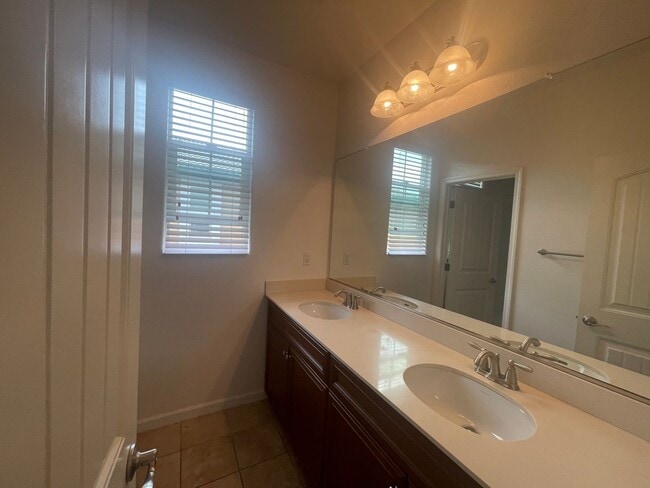 Building Photo - 3 Bedrooms in Paseo Del Norte of Roseville
