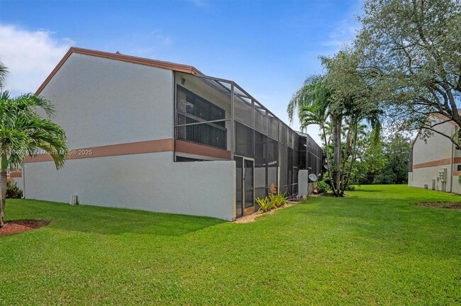 Building Photo - 4270 SW 70th Terrace