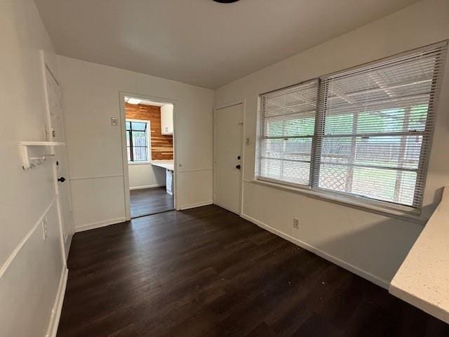 Building Photo - 725 S La Salle Dr