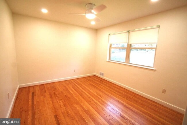 Building Photo - 10104 Towhee Ave