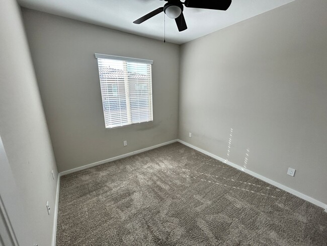 Building Photo - 3 Bed / 2.5 Bath Gilbert Townhome GATED Co...