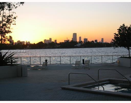 Building Photo - 1000 West Ave