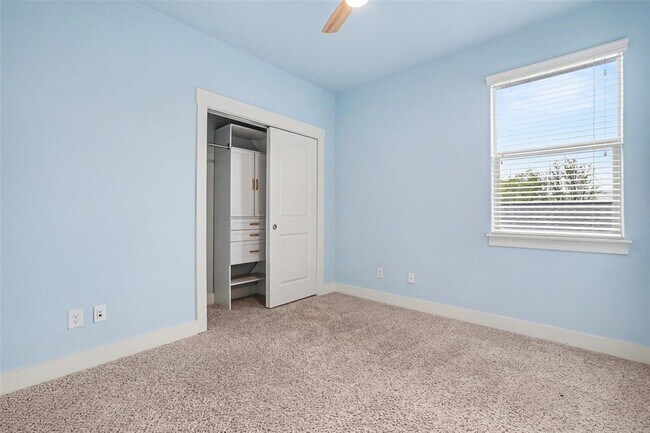 Building Photo - 3319 Dalton St