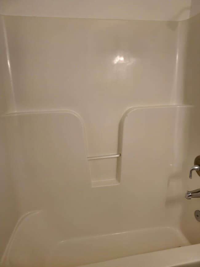 Building Photo - **Deposit moves you in! First month Free!** Gorgeous 4 bed 2 bath unit available now!