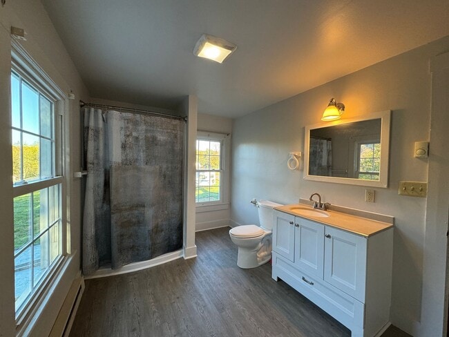 Building Photo - Cozy Country Charmer