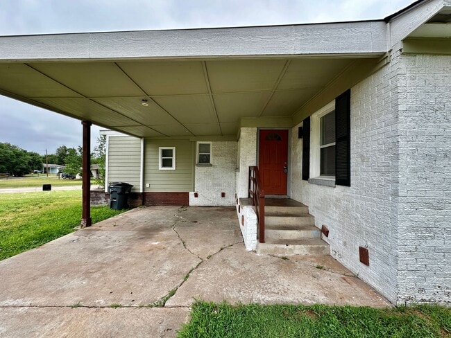 Building Photo - Wascher  Duplex