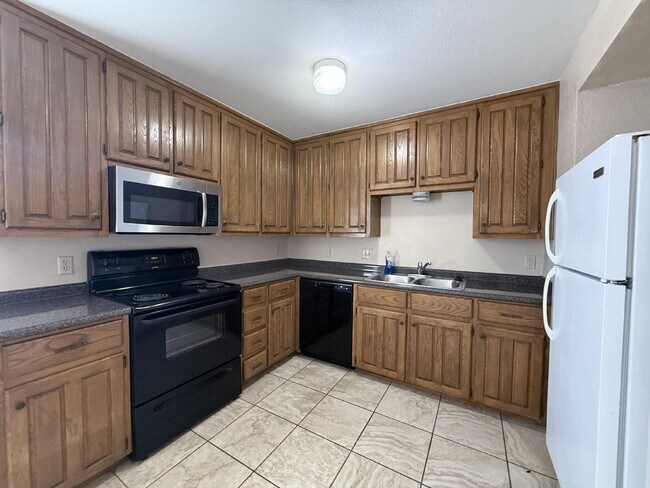Building Photo - Spacious 2-Bed, 2.5-Bath Townhome in the B...