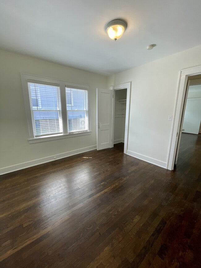 Building Photo - 230 W 73rd Terrace