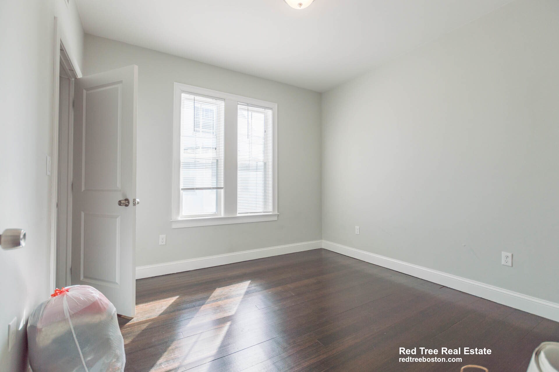 Building Photo - 31 Pleasant St