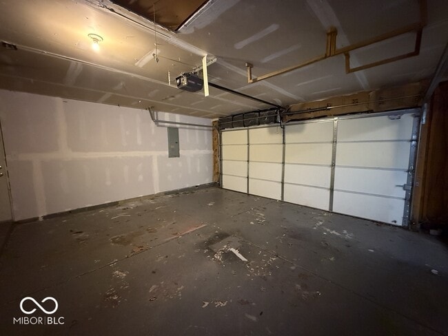 Building Photo - 7202 Parklake Cir