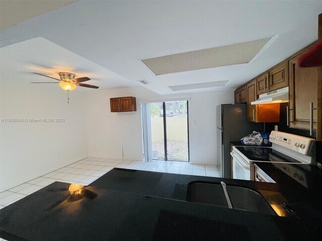 Building Photo - 1107 San Remo Cir