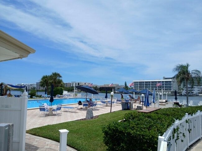 Building Photo - 10350 Imperial Point Dr W