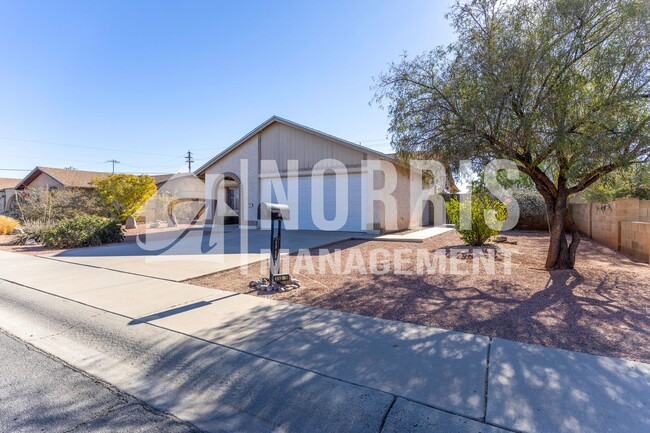 Building Photo - Great Home with NO HOA Located in Casa Grande