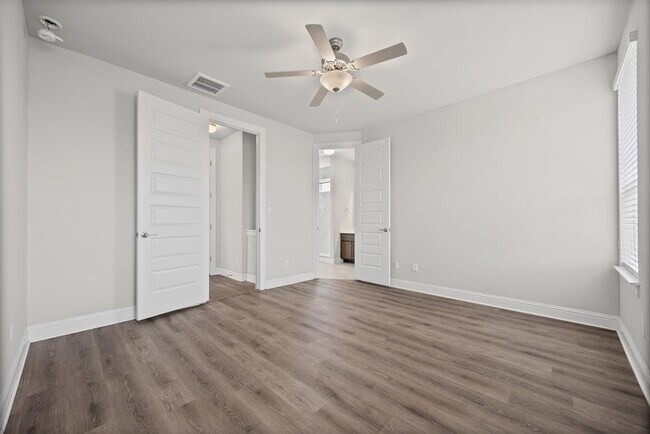 Building Photo - 101 Stone Cyn Dr