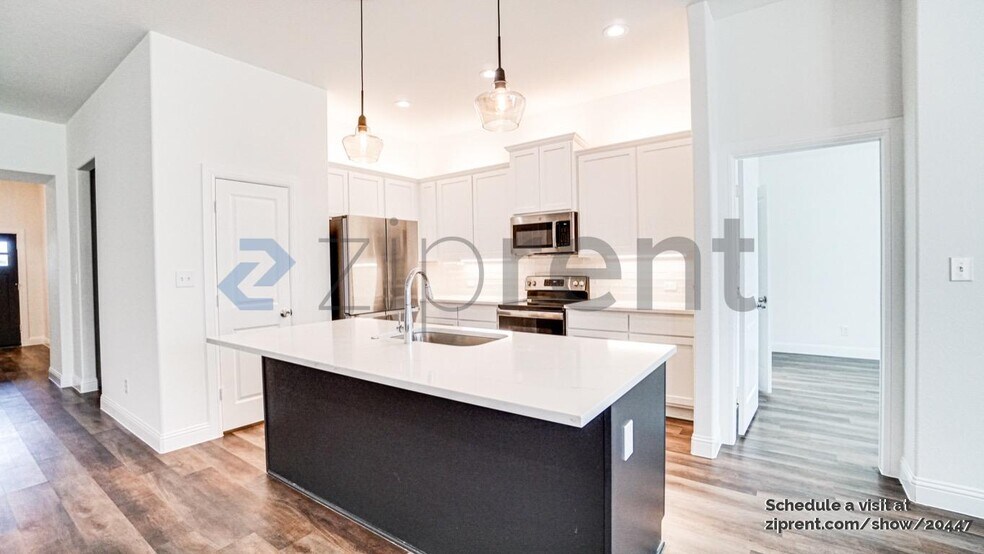 Building Photo - 631 Gould St