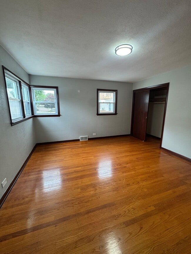 Building Photo - Beautiful 3-bedroom house for Rent AVAILAB...